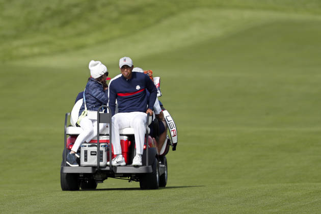 FRANCE GOLF RYDER CUP 2018 Ryder Cup 2018 epa07054260 Tiger Woods (R) of the USA and his girlfriend Erica Herman (L) leave in a golf car following his first match during the Ryder Cup 2018 at The Golf National in Guyancourt, near Paris, France, 28 September 2018. Guyancourt France  Copyright: xIANxLANGSDONx