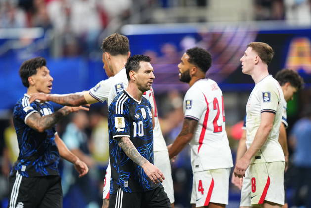 England v Argentina - FIFA World Cup, WM, Weltmeisterschaft, Fussball 2026 - Semi Finals ATLANTA, GEORGIA - JULY 15: Argentina’s Lionel Messi (10) walks past England’s Reece James (24) and Elliot Anderson (8) during the 2026 FIFA World Cup semifinal match between England and Argentina at Atlanta Stadium in Atlanta, Georgia, United States, on July 15, 2026. Evrim Aydin Anadolu Georgia United States. Editorial use only. Please get in touch for any other usage. Copyright: x2026xAnadoluxEvrimxAydinx