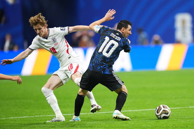 England v Argentina - FIFA World Cup, WM, Weltmeisterschaft, Fussball 2026 - Semi Finals ATLANTA, GEORGIA - JULY 15: Argentina’s Lionel Messi (10) dribbles the ball under pressure from England’s Elliot Anderson (8) during the 2026 FIFA World Cup semifinal match between England and Argentina at Atlanta Stadium in Atlanta, Georgia, United States, on July 15, 2026. Evrim Aydin Anadolu Georgia United States. Editorial use only. Please get in touch for any other usage. Copyright: x2026xAnadoluxEvrimxAydinx