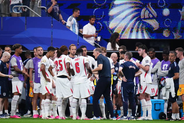 England v Argentina - FIFA World Cup, WM, Weltmeisterschaft, Fussball 2026 - Semi Finals ATLANTA, GEORGIA - JULY 15: Thomas Tuchel, head coach of England, talks to the team during the 2026 FIFA World Cup semifinal match between England and Argentina at Atlanta Stadium in Atlanta, Georgia, United States, on July 15, 2026. Jose Hernandez Anadolu Georgia United States. Editorial use only. Please get in touch for any other usage. Copyright: x2026xAnadoluxJosexHernandezx