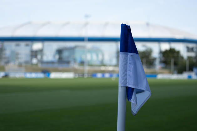 Fußball I Frauen I Testspiel I FC Schalke 04 - Borussia Mönchengladbach I 16.07.2026 Fahne vor der Veltins Arena Gelsenkirchen Am Parkstadion Nordrhein-Westfalen Deutschland Copyright: xLobeca CedricxSiefkerx