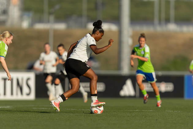 Fußball I Frauen I Testspiel I FC Schalke 04 - Borussia Mönchengladbach I 16.07.2026 Lili Orchid Nancy Jones-Baidoe (3, Borussia Mönchengladbach) Gelsenkirchen Am Parkstadion Nordrhein-Westfalen Deutschland Copyright: xLobeca CedricxSiefkerx