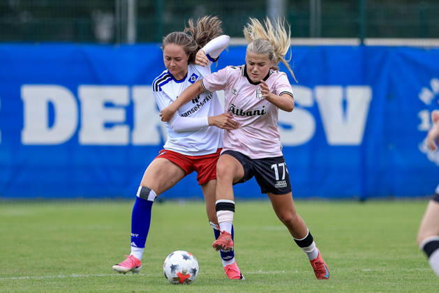 v.li.: Camilla Linberg (Hamburger SV, HSV, 7) und Froya Stubgaard Ebbesvik (Odense BK, 17) im Zweikampf, Duell, Dynamik, Aktion, Action, Spielszene, 18.07.2026, Norderstedt (Deutschland), Fussball, Testspiel Frauen, Hamburger SV - Odense BK
