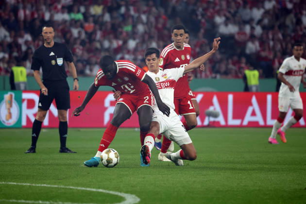 23.05.26 DFB-Pokal Finale 2026 FC Bayern München - VfB Stuttgart Deutschland, Berlin, 23.05.2026, Fussball, Saison 2025 2026, DFB-Pokal Finale 2026 Berlin, FC Bayern München - VfB Stuttgart: v.l. Dayot Upamecano (FC Bayern München), Chema Andres (VfB Stuttgart).