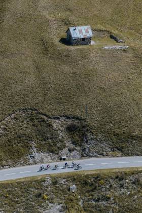 Sport Bilder des Tages ETAPE DU TOUR 2026 PHOTOPQR LE DAUPHINE Jean-Baptiste BORNIER ; Le Bourg-d Oisans ; 19 07 2026 ; Le Bourg-d Oisans (Isère), le dimanche 19 juillet 2026. Près de 16 000 cyclistes ont participé à l Etape du Tour entre le Bourg-d Oisans et l Alpe D Huez. Sur la montée du Galibier. Photo : Le DL Jean-Baptiste Bornier - CYCLING TOUR DE FRANCE STAGE 15 stage 15 of the 2026 Tour de France cycling race, a stage of 184km from Champagnole to Plateau de Solaison, on Sunday 19 July 2026. The 113th edition of the Tour de France starts on Saturday 4 July in Barcelona, Spain, and will finish in Paris, France on the 26th of July. Le Bourg-d Oisans Isère Rhône-Alpes France  Copyright: xPHOTOPQR LExDAUPHINE MAXPPPxJean-BaptistexBORNIERx 20260719JDL8579 20260719JDL8579