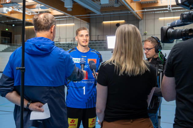 20.07.2026, xgox, Handball - Opel HBL SC Magdeburg - Fototermin Saison 2026 27 emspor, v.l. Dominik Kuzmanovic (Magdeburg, 1) im Interview Magdeburg