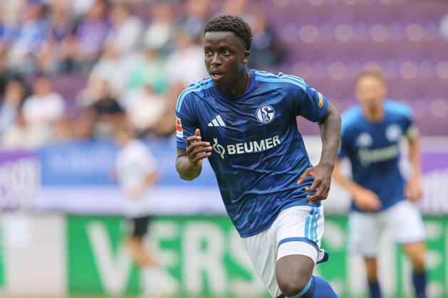 19.07.2026, xtgx, Fussball Testspiel, FC Erzgebirge Aue - FC Schalke 04 emspor, v.l. Christian Gomis (Schalke, 7) (DFL DFB REGULATIONS PROHIBIT ANY USE OF PHOTOGRAPHS as IMAGE SEQUENCES and or QUASI-VIDEO) Aue