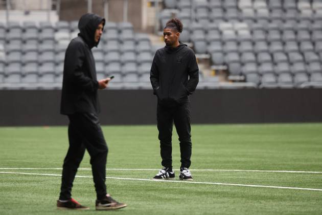 Anderlecht s Danylo Sikan and Anderlecht s Nathan Saliba pictured during a pitch walk to check the conditions of the field, by Belgian first division soccer team RSC Anderlecht, on Wednesday 22 July 2026 in Stockholm, in preparation of their upcoming game against Swedish Hammarby IF, in the second qualifying round of the UEFA Europa League. VIRGINIExLEFOUR x181773994x
