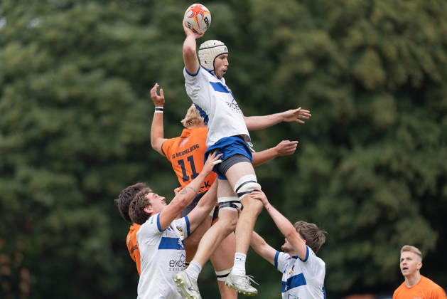 Deutsche Meisterschaften im Siebener-Rugby 2026 Ben Surblys (TSV Handschuhsheim) gewinnt den Gasseneinwurf gegen Hannes Adler (RG Heidelberg). Deutsche Meisterschaften im Siebener-Rugby am 23. Juli 2026 in Hannover., Hannover Niedersachsen Deutschland Erika-Fisch-Stadion