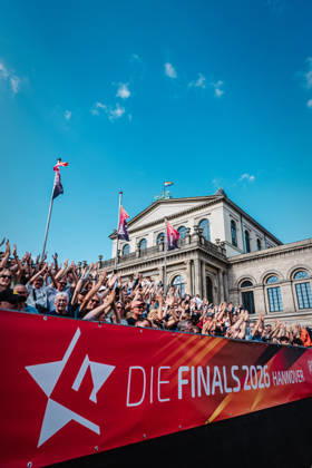 Beachvolleyball Männer Allianz German Beach Club Finals Die Finals 2026 Hannover Hauptstadt Beacher vs. Beachvolley United 23.07.2026 Volle Tribüne im Stadion auf dem Opernplatz Hannover Opernplatz Niedersachsen Deutschland