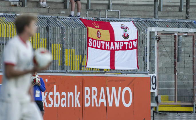 Deutschland: Fussball Testspiel Vereine 2026 2027, Freundschaftsspiel Eintracht Braunschweig vs Southampton FC Eintracht-Stadion (Braunschweig): Zuschauer, Fans, Tribüne, Fahne, Transparent, Spruchband, Choreographie, Fanchoreo, Braunschweig Copyright: xAymanxAlahmedx