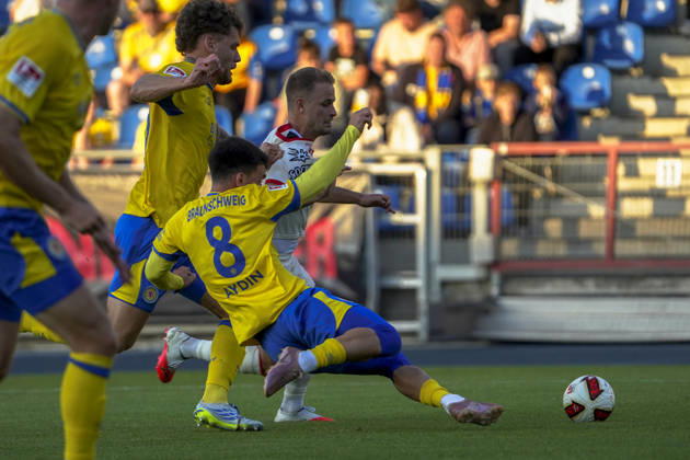 Deutschland: Fussball Testspiel Vereine 2026 2027, Freundschaftsspiel Eintracht Braunschweig vs Southampton FC Eintracht-Stadion (Braunschweig): Mehmet Aydın Mehmet Aydin (Eintracht Braunschweig, 8) Braunschweig Copyright: xAymanxAlahmedx