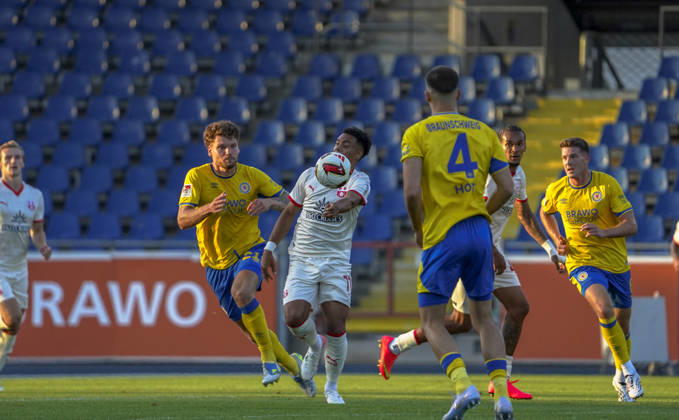 Deutschland: Fussball Testspiel Vereine 2026 2027, Freundschaftsspiel Eintracht Braunschweig vs Southampton FC Eintracht-Stadion (Braunschweig): Kevin Ehlers (Eintracht Braunschweig, 21) Braunschweig Copyright: xAymanxAlahmedx