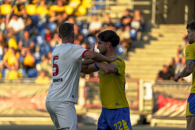 Deutschland: Fussball Testspiel Vereine 2026 2027, Freundschaftsspiel Eintracht Braunschweig vs Southampton FC Eintracht-Stadion (Braunschweig): Fabio Di Michele Sanchez (Eintracht Braunschweig, 22) Jack Stephens (Southampton FC, 5) Braunschweig Copyright: xAymanxAlahmedx