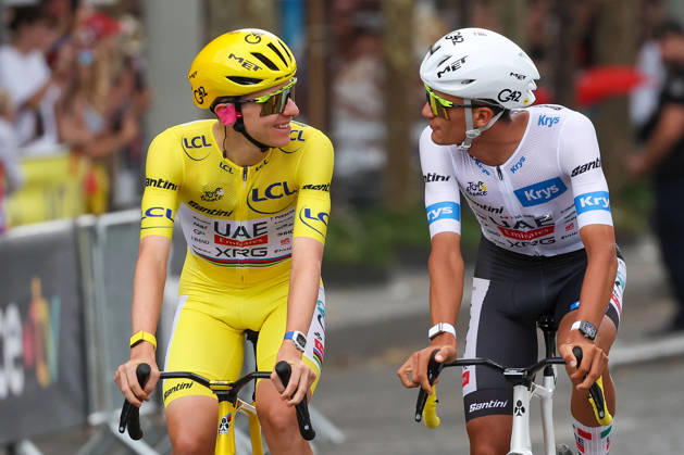 Sport Bilder des Tages Paris, France Tadej Pogacar (UAE Team Emirates XRG) (SLO) in the yellow jersey and Isaac Del Toro (MEX) (UAE Team Emirates XRG) in the white jersey the Champs-ElysÃ es, the start Stage 21 of the Tour de France 2026 from Thoiry to Paris (Champs-ElysÃ es) on July 26, 2026, in Paris, France Copyright: HMBxMedia JoaquimxFerreira