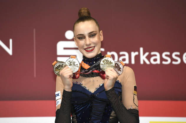 Die Olympiasiegerin, Welt- und Europameisterin Darja Varfolomeev holte in der Rhythmischen Sportgymnastik an Reifen und Ball jeweils die Goldmedaille, am Band erreichte sie nur Platz drei. Ebenso sicherte sie sich die Carl-Schuhmann-Medaille für internationale Erfolge bei den 6. Finals 2026 in der ZAG Arena. Hannover, 26.07.2026