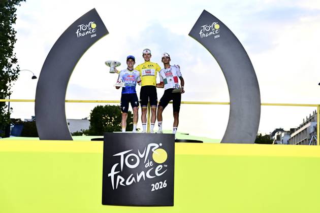 Sport Bilder des Tages Tour de France 2026 Stage 21 PARIS CHAMPS-ELYSEES, FRANCE - JULY 26 : Pogacar Tadej (SLO) of UAE Team Emirates - XRG, Evenepoel Remco (BEL) of Red Bull - BORA - Hansgrohe, Del Toro Isaac (MEX) of UAE Team Emirates - XRG pictured during the podium ceremony of the 113rd edition of Tour de France an UCI World Tour 2.UWT cycling road race stage for Men Elite of 130 km with start in Thoiry and finish in Paris Champs-Elysees on July 26, 2026 in Paris Champs-Elysees, France, 26 07 2026 Paris Champs-Elysees France  Copyright: xPeterxDexVoechtx
