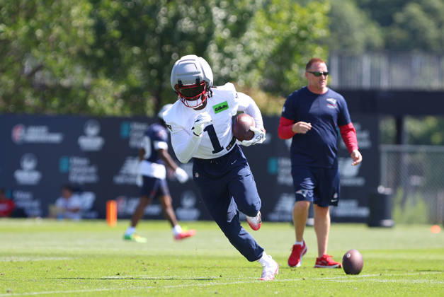 July 26, 2026; Foxborough, MA, USA; New England Patriots wide receiver A.J. Brown (1) participates in drills during Patriots training camp at Gillette Stadium. CSM NFL, American Football Herren, USA 2026: Patriots Training Camp JUL 26 - ZUMAc04_ 20260726_zma_c04_164 Copyright: xAnthonyxNesmithx