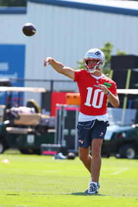 July 26, 2026; Foxborough, MA, USA; New England Patriots quarterback Drake Maye (10) throws a pass during Patriots training camp at Gillette Stadium. CSM NFL, American Football Herren, USA 2026: Patriots Training Camp JUL 26 - ZUMAc04_ 20260726_zma_c04_166 Copyright: xAnthonyxNesmithx