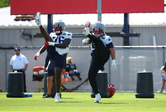 July 26, 2026; Foxborough, MA, USA; New England Patriots offensive tackle Morgan Moses (76) and New England Patriots offensive tackle Will Campbell (66) warms up during Patriots training camp at Gillette Stadium. CSM NFL, American Football Herren, USA 2026: Patriots Training Camp JUL 26 - ZUMAc04_ 20260726_zma_c04_168 Copyright: xAnthonyxNesmithx
