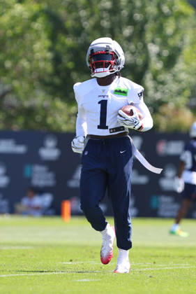 July 26, 2026; Foxborough, MA, USA; New England Patriots wide receiver A.J. Brown (1) participates in drills during Patriots training camp at Gillette Stadium. CSM NFL, American Football Herren, USA 2026: Patriots Training Camp JUL 26 - ZUMAc04_ 20260726_zma_c04_180 Copyright: xAnthonyxNesmithx