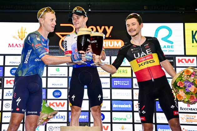 Na-Tourcriterium Roeselare - 28 07 2026 ROESELARE, BELGIUM - JULY 28 : Evenepoel Remco (BEL) of Red Bull BORA Hansgrohe, Herregodts Rune (BEL) of UAE Team Emirates XRG, Merlier Tim (BEL) of Soudal Quick Step on the podium during the post Tour de France criterium of Roeselare on July 28, 2026 in Roeselare, Belgium, 28 07 2026 Roeselare Belgium  Copyright: xJanxDexMeuleneirx