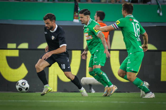 SOCCER - UEFA ECL, Rapid vs Coloma VIENNA,AUSTRIA,29.JUL.26 - SOCCER - UEFA Conference League, qualification, SK Rapid Wien vs FC Santa Coloma. Image shows Guillaume Lopez (Coloma) and Marco Tilio (Rapid). GEPAxpictures xDavidxBitzan