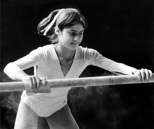July 18, 1976, Montreal, Pq, Canada: Nadia Comaneci of Romania uses sandpaper before mounting the uneven bars to score a perfect 10 in the women s gymnastics compulsories. Comaneci scored the first perfect 10 in Olympic history. (CP PHOTO ) Sandpaper Helps  - ZUMAc35_ 19760718_zaf_c35_001 Copyright: xDougxBallx