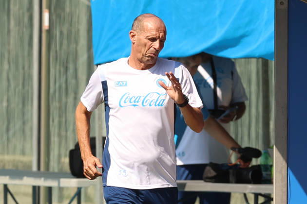 SSC Napoli Training Session Massimiliano Allegri, coach of Napoli, during a training session on Day of the preseason camp of SSC Napoli at stadio Patini in Castel di Sangro, Italy, on August 2, 2025. Castel di Sangro Italy  Copyright: xCiroxDexLucax originalFilename:deluca-sscnapol260802_npck1