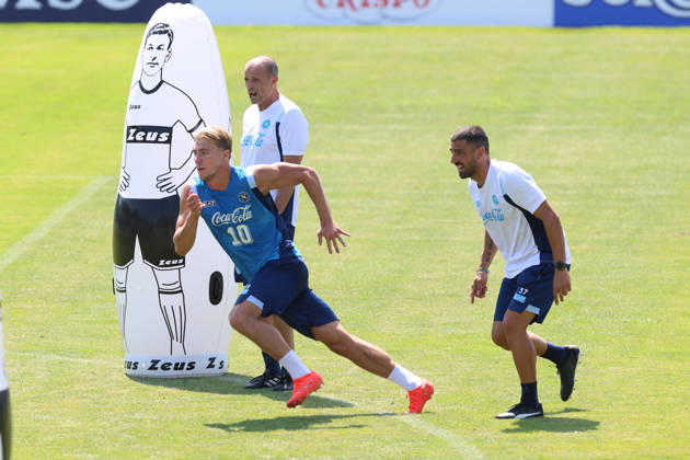 SSC Napoli Training Session Massimiliano Allegri, coach of Napoli, and Rasmus Hojlund of Napoli during a training session on Day of the preseason camp of SSC Napoli at stadio Patini in Castel di Sangro, Italy, on August 2, 2025. Castel di Sangro Italy  Copyright: xCiroxDexLucax originalFilename:deluca-sscnapol260802_npXel