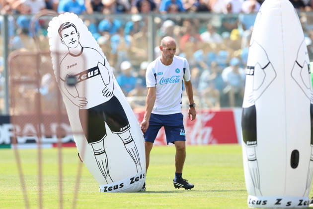 SSC Napoli Training Session Massimiliano Allegri, coach of Napoli, during a training session on Day of the preseason camp of SSC Napoli at stadio Patini in Castel di Sangro, Italy, on August 2, 2025. Castel di Sangro Italy  Copyright: xCiroxDexLucax originalFilename:deluca-sscnapol260802_npYp2