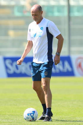 SSC Napoli Training Session Massimiliano Allegri, coach of Napoli, during a training session on Day of the preseason camp of SSC Napoli at Stadio Patini in Castel di Sangro, Italy, on August 3, 2025. Castel di Sangro Abruzzo Italy  Copyright: xCiroxDexLucax originalFilename:deluca-sscnapol260803_npJMq