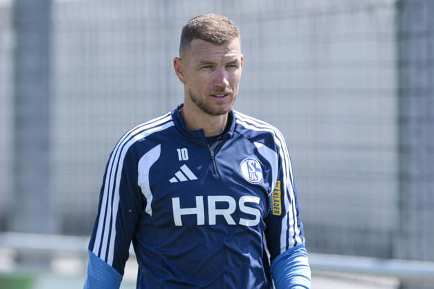 04.08.2026, Fussball, Training des FC Schalke 04. Edin Dzeko (FC Schalke 04). Gelsenkirchen Trainingsgelände FC Schalke 04 NRW Deutschland xRHR-FOTO YYx Copyright: RHR-FOTOx RHR-FOTO YY