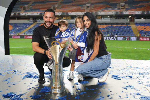 Supertaça Portugal Estadio Cidade de Coimbra, August 01, 2026, Coimbra v.l. The FC Porto team celebrates the 2026 Portuguese Super Cup, Coach Francesco Farioli (FC Porto) Coimbra Estádio Cidade de Coimbra Coimbra Portugal Copyright: xFernandoxSoaresx