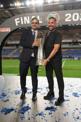 Supertaça Portugal Estadio Cidade de Coimbra, August 01, 2026, Coimbra v.l. The FC Porto team celebrates the 2026 Portuguese Super Cup, Coach Francesco Farioli (FC Porto) Coimbra Estádio Cidade de Coimbra Coimbra Portugal Copyright: xFernandoxSoaresx