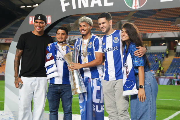 Supertaça Portugal Estadio Cidade de Coimbra, August 01, 2026, Coimbra v.l. The FC Porto team celebrates the 2026 Portuguese Super Cup, William Gomes (FC Porto) Coimbra Estádio Cidade de Coimbra Coimbra Portugal Copyright: xFernandoxSoaresx