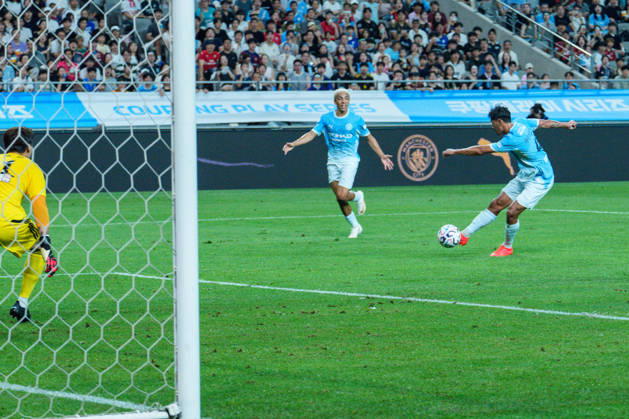 2026 2026 Coupang Play Series football match ( Team K League vs Manchester City FC - 2026 08 05 ) SEOUL, SOUTH KOREA, AUGUST 05: Vitor Reis of Manchester City scores his team s goal during the 2026 Coupang Play Series football match match between Team K League and Manchester City FC at the Seoul World Cup Stadium in Seoul, South Korea, on August 05, 2026. Seoul Seoul World Cup Stadium South Korea 8283_287503 Copyright: xStevexChoxKyewoong PentaxPressx