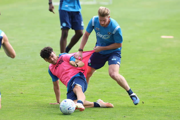 SSC Napoli Training Session Kevin De Bruyne of Napoli and Vincenzo Prisco of Napoli during a training session on Day of the preseason camp of SSC Napoli at stadio Patini in Castel di Sangro, Italy, on August 7, 2025. Castel di Sangro Abruzzo Italy Copyright: xCiroxDexLucax originalFilename:deluca-sscnapol260807_npG2G