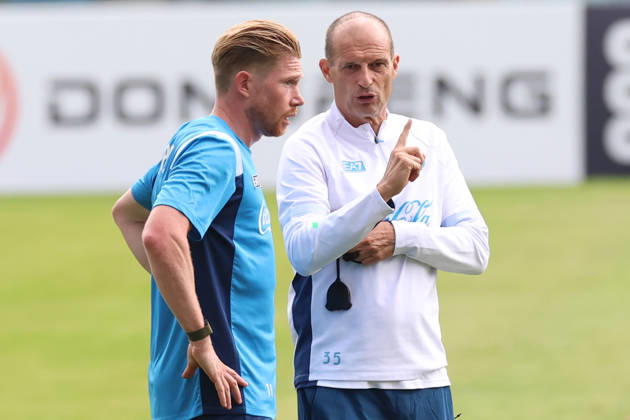 SSC Napoli Training Session Kevin De Bruyne of Napoli and coach Massimiliano Allegri during a training session on Day of the preseason camp of SSC Napoli at stadio Patini in Castel di Sangro, Italy, on August 7, 2025. Castel di Sangro Abruzzo Italy Copyright: xCiroxDexLucax originalFilename:deluca-sscnapol260807_npSHY