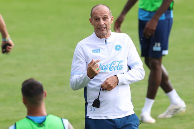 SSC Napoli Training Session Massimiliano Allegri, coach of Napoli, during a training session on Day of the preseason camp of SSC Napoli at Stadio Patini in Castel di Sangro, Italy, on August 7, 2025. Castel di Sangro Abruzzo Italy  Copyright: xCiroxDexLucax originalFilename:deluca-sscnapol260807_np72Y