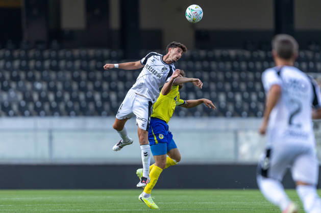 Vitoria SC V FC Arouca - Liga Portugal Betclic Oscar Rivas of Vitoria SC is seen on action during the Vitoria SC versus FC Arouca match for the Liga Portugal Betclic 2026 27 at Estadio Dom Afonso Henriques in Guimaraes, Portugal, on August 08, 2026. Guimaraes Braga Portugal Copyright: xMiguelxLemosx originalFilename:lemos-vitorias260808_npTKQ