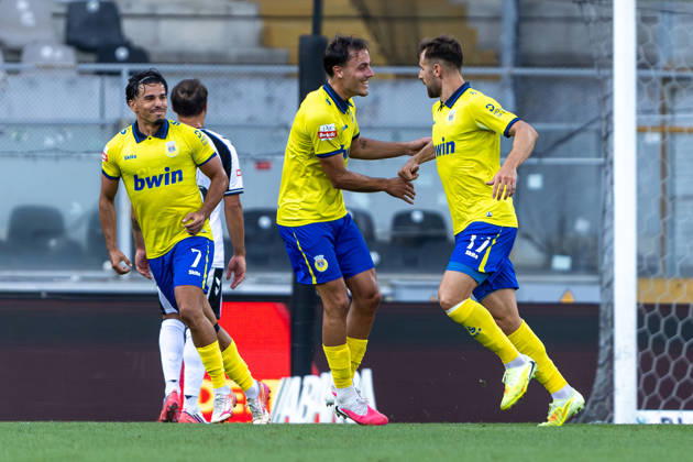 Vitoria SC V FC Arouca - Liga Portugal Betclic Ivan Barbero of FC Arouca celebrates his goal with his teammates during the Vitoria SC versus FC Arouca match for the Liga Portugal Betclic 2026 27 at Estadio Dom Afonso Henriques in Guimaraes, Portugal, on August 08, 2026. Guimaraes Braga Portugal Copyright: xMiguelxLemosx originalFilename:lemos-vitorias260808_np0Ka