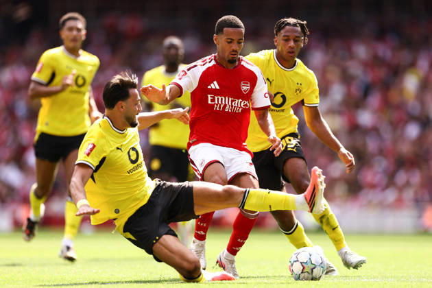 Arsenal v Borussia Dortmund 09 August 2026, London - Emirates Cup - Arsenal v Borussia Dortmund - Ramy Bensebaini of Borussia Dortmund tackles Ethan Nwaneri of Arsenal - Photo: Jacques Feeney Offside. London UK Copyright: xJacquesxFeeneyx xOffsidexOffside