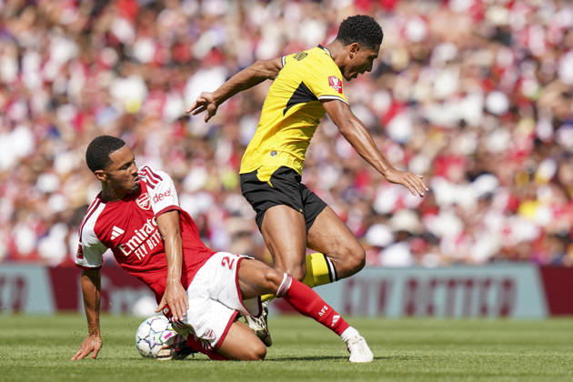Arsenal v Dortmund, Emirates Cup Final Arsenal midfielder Ethan Nwaneri (22) tackles Borussia Dortmund midfielder Jobe Bellingham (7) during the Arsenal v Borussia Dortmund Emirates Cup Final at the Emirates Stadium, London, England on 9 August 2026 Credit: Robbie Hoad Every Second Media Editorial use only. All images are copyright Every Second Media Limited. No images may be reproduced without prior permission. Copyright: xIMAGO EveryxSecondxMediax ESM-2081-0132 RobbiexHoadx xEveryxSecondxMediax
