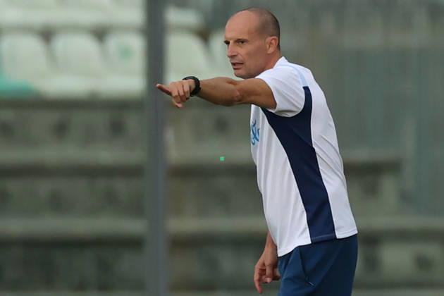 SSC Napoli Training Session Massimiliano Allegri, coach of Napoli, during a training session on the first day of the preseason camp of SSC Napoli at Stadio Patini in Castel di Sangro, Italy, on August 11, 2025. Castel di Sangro Abruzzo Italy  Copyright: xCiroxDexLucax originalFilename:deluca-sscnapol260811_npvxY