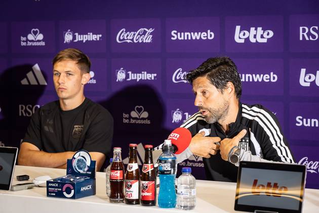 Anderlecht s Danylo Sikan and Anderlecht s head coach Vitor Bruno pictured during a training session of Belgian RSC Anderlecht, Wednesday 12 August 2026 in Brussels, in preparations of the second leg of the third qualifying round for the UEFA Europa League against Greek PAOK. %PHOTOGRAPHER TomxGoyvaerts x183224279x