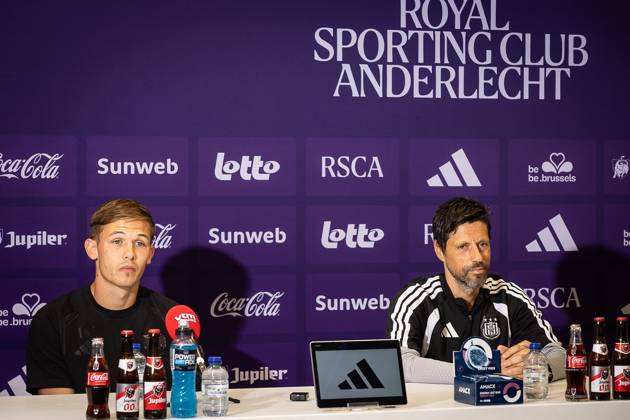 Anderlecht s Danylo Sikan and Anderlecht s head coach Vitor Bruno pictured during a training session of Belgian RSC Anderlecht, Wednesday 12 August 2026 in Brussels, in preparations of the second leg of the third qualifying round for the UEFA Europa League against Greek PAOK. %PHOTOGRAPHER TomxGoyvaerts x183224377x