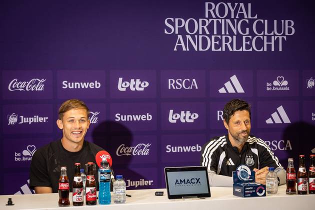 Anderlecht s Danylo Sikan and Anderlecht s head coach Vitor Bruno pictured during a training session of Belgian RSC Anderlecht, Wednesday 12 August 2026 in Brussels, in preparations of the second leg of the third qualifying round for the UEFA Europa League against Greek PAOK. %PHOTOGRAPHER TomxGoyvaerts x183224556x