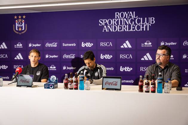 Anderlecht s Danylo Sikan and Anderlecht s head coach Vitor Bruno pictured during a training session of Belgian RSC Anderlecht, Wednesday 12 August 2026 in Brussels, in preparations of the second leg of the third qualifying round for the UEFA Europa League against Greek PAOK. %PHOTOGRAPHER TomxGoyvaerts x183225124x
