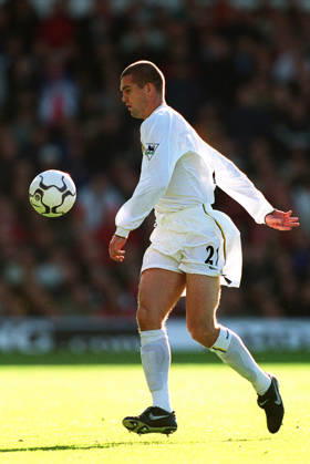 Leeds United V Liverpool, Premier League Dominic Matteo of Leeds United on the ball during the Premier League match between Leeds United and Liverpool at Elland Road on November 4, 2000 in Leeds, England. Leeds Elland Road England United Kingdom Copyright: xAllstarxPicturexLibraryxLtdx
